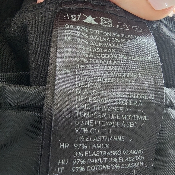 Divided Black Mini Skirt with Front Zipper and Zippered Pockets Size 8 - Picture 7 of 7